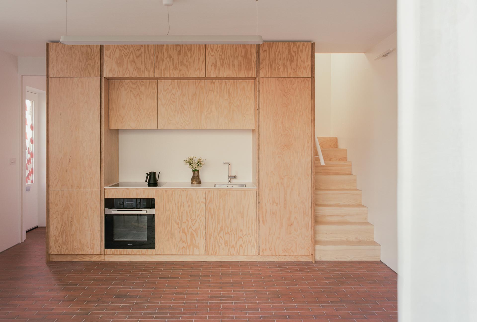 project by Wadhal architects using light multi quarry tiles Lorenzo Zandri